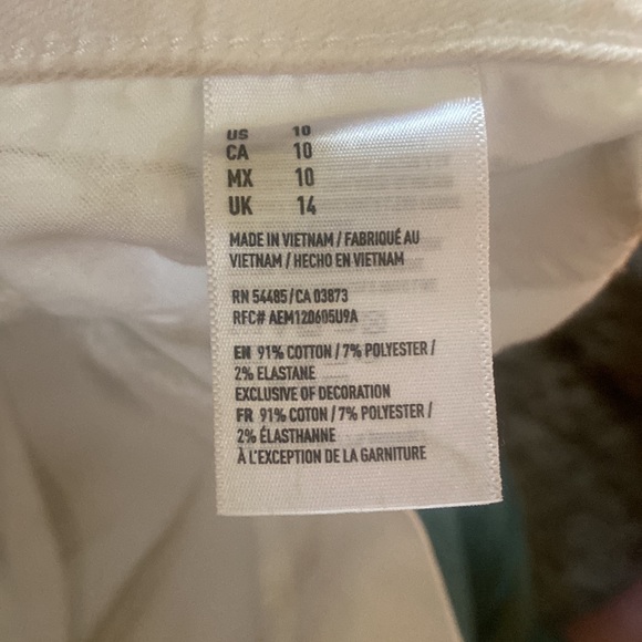 AMERICAN EAGLE white distressed denim shorts 10 - Picture 3 of 6